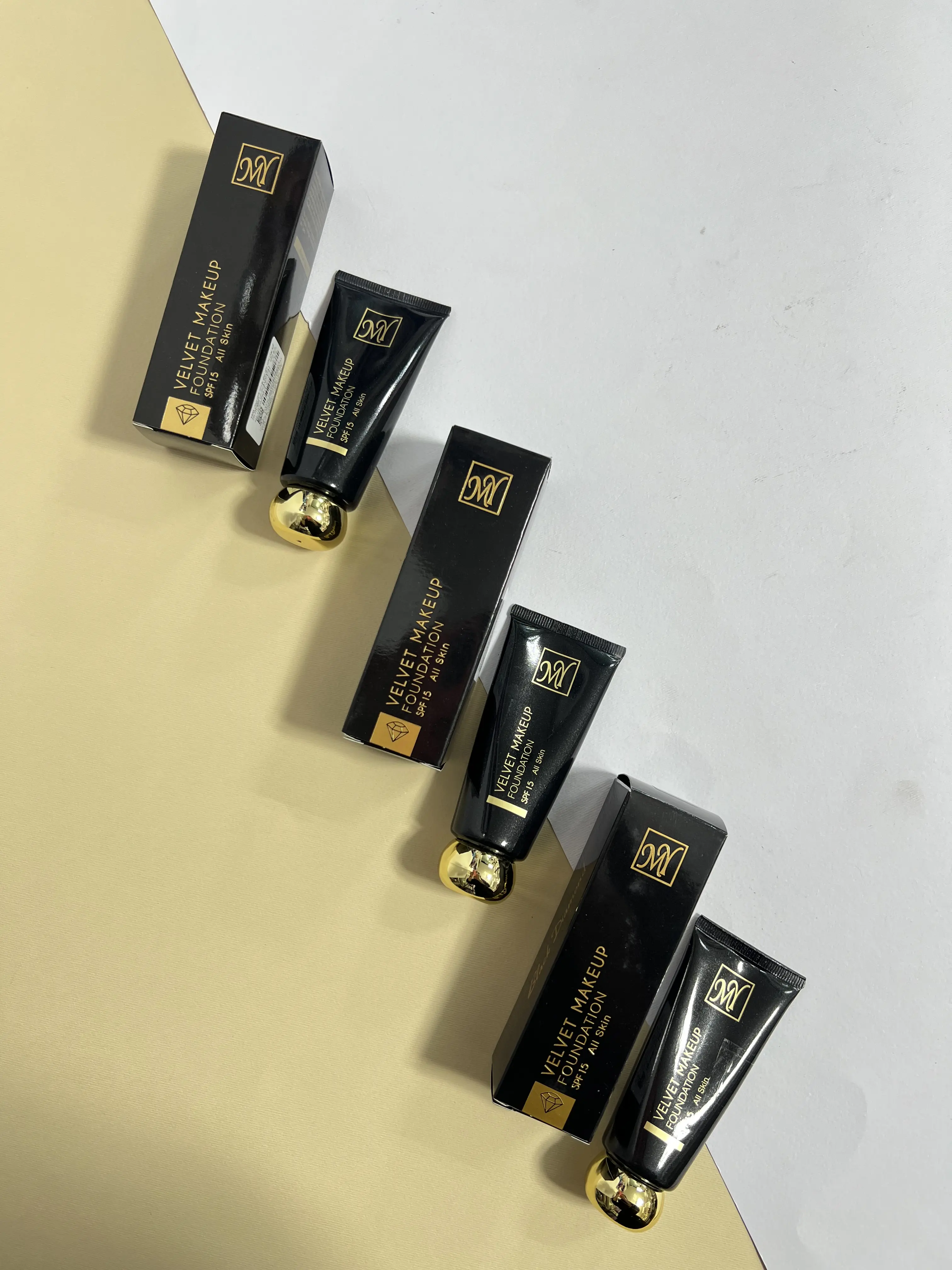 کرم پودر نیمه مات بلک دایموند مای مدل ولوت